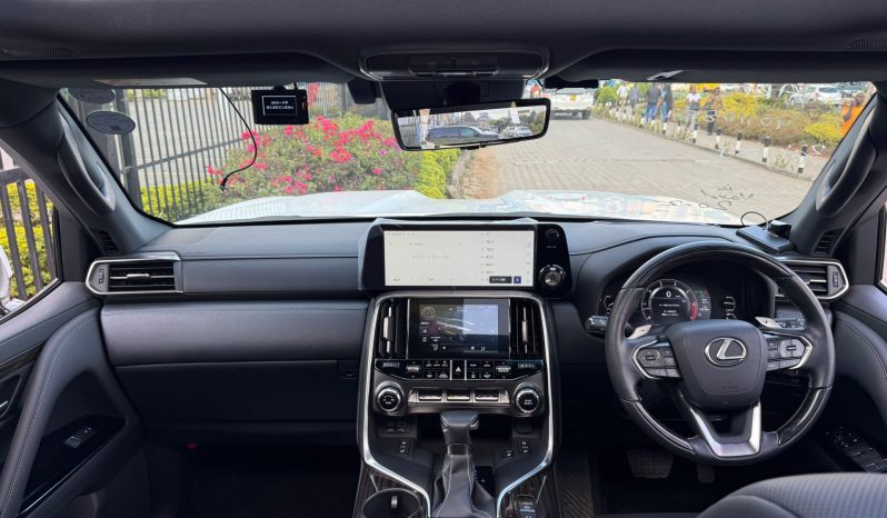 
								Lexus LX600 full									
