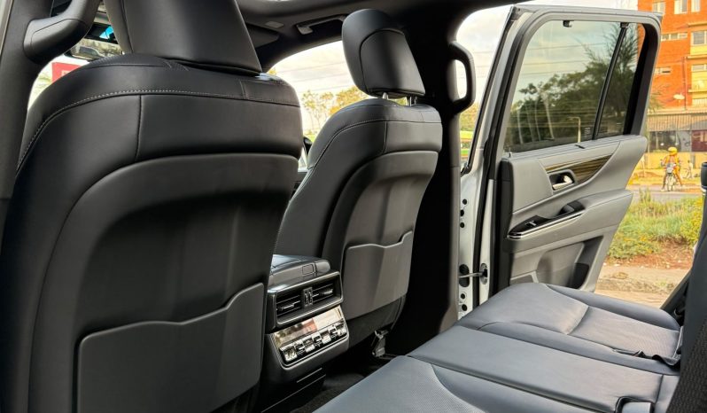 
								Lexus LX600 full									