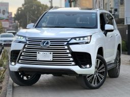 Lexus LX600