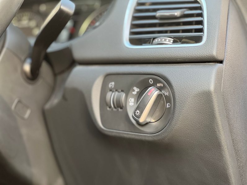 
								Audi Q3 full									