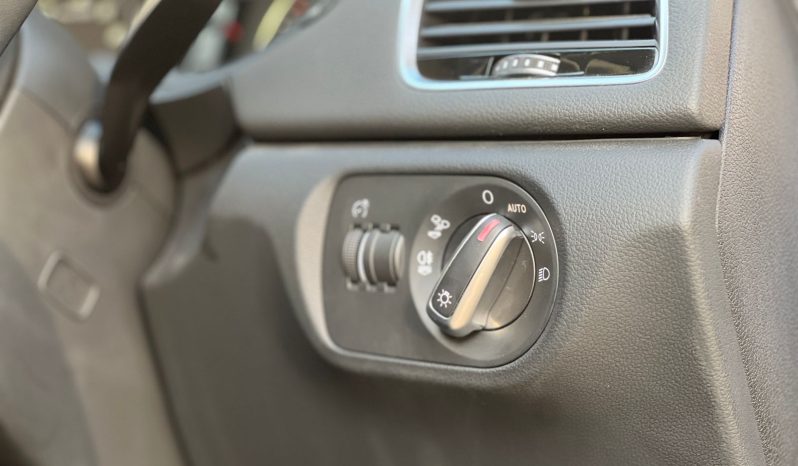 
								Audi Q3 full									
