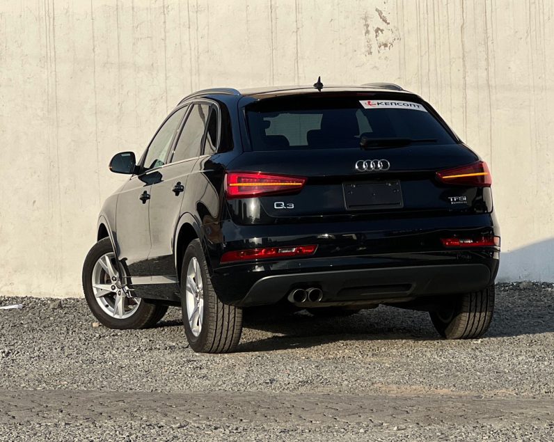 
								Audi Q3 full									