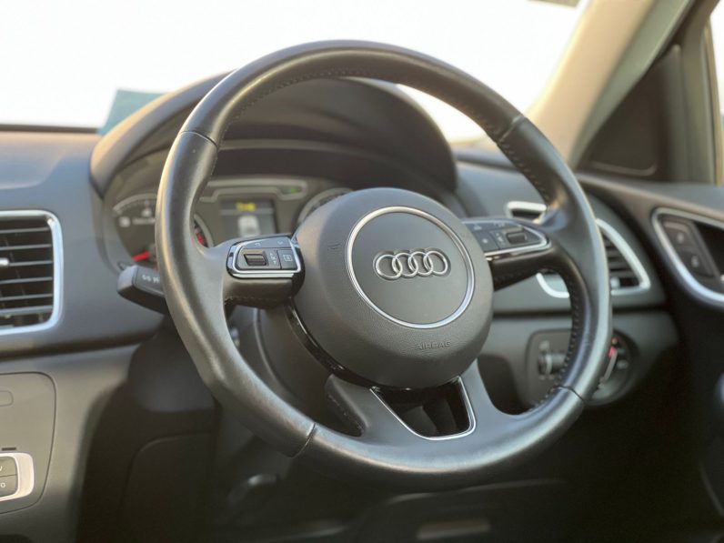 
								Audi Q3 full									