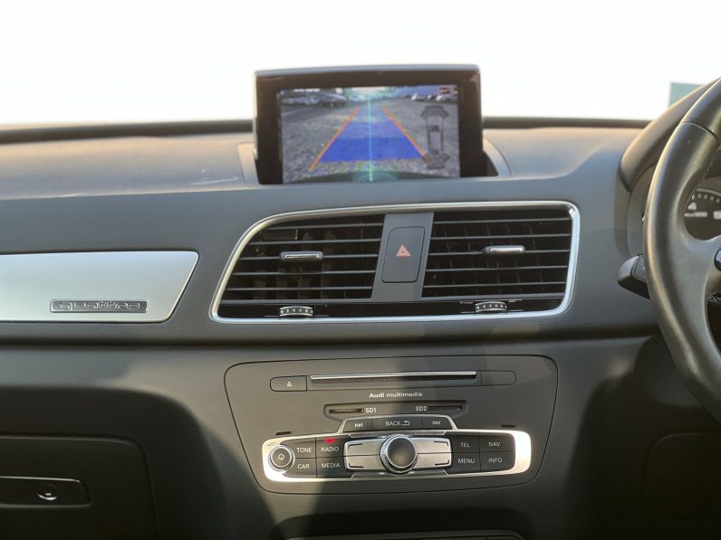 
								Audi Q3 full									