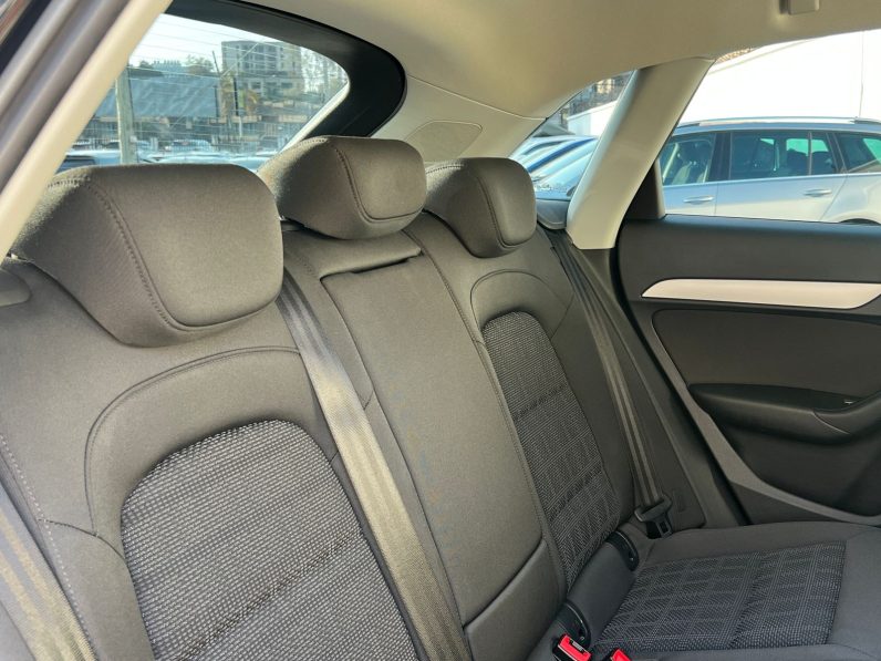 
								Audi Q3 full									