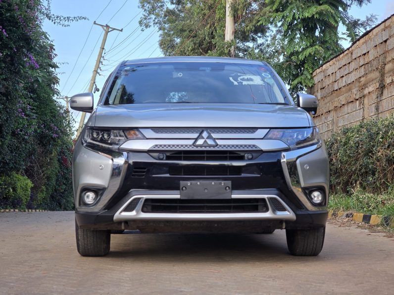
								Mitsubishi Outlander full									
