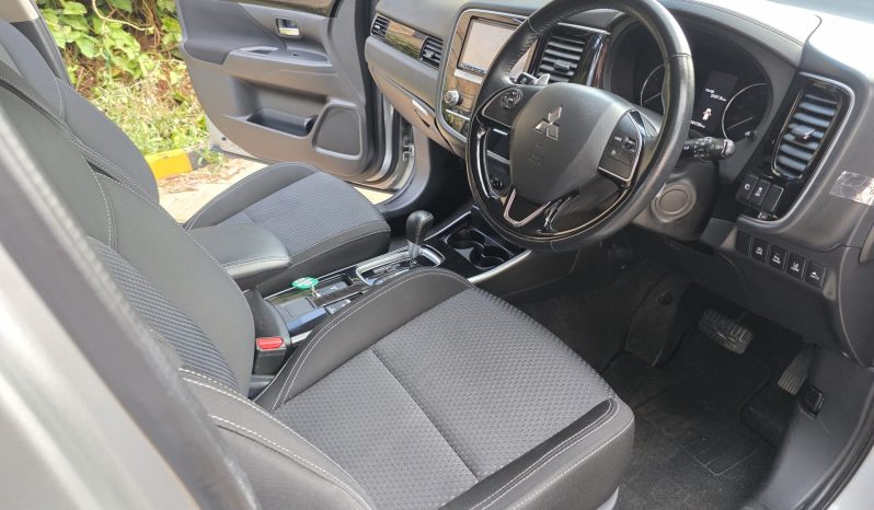 
								Mitsubishi Outlander full									