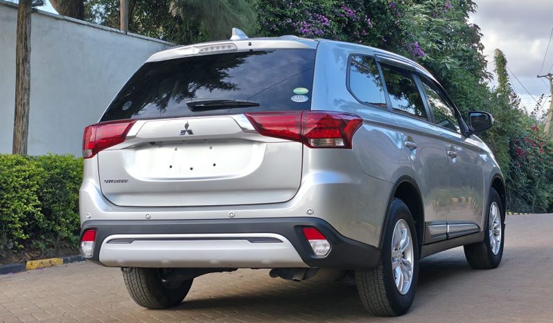 
								Mitsubishi Outlander full									
