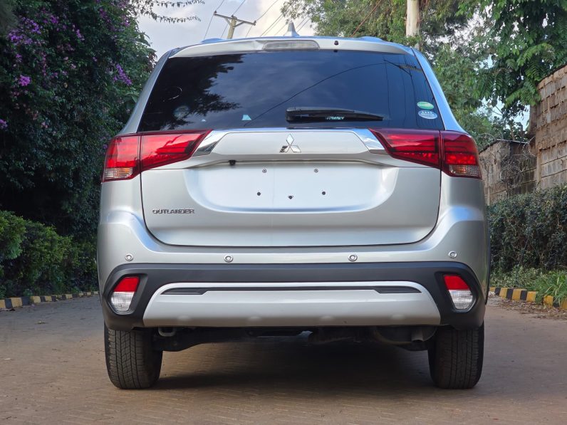 
								Mitsubishi Outlander full									