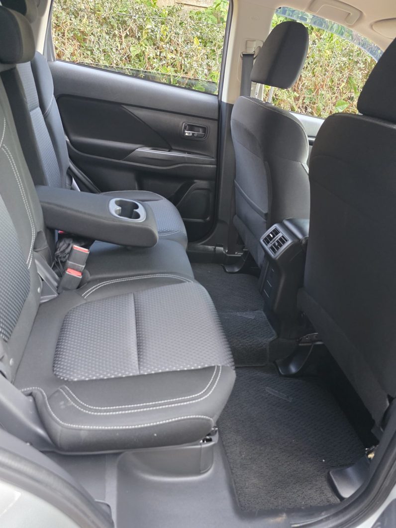 
								Mitsubishi Outlander full									
