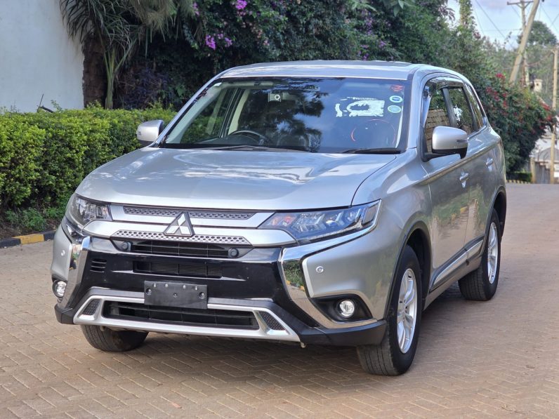 
								Mitsubishi Outlander full									