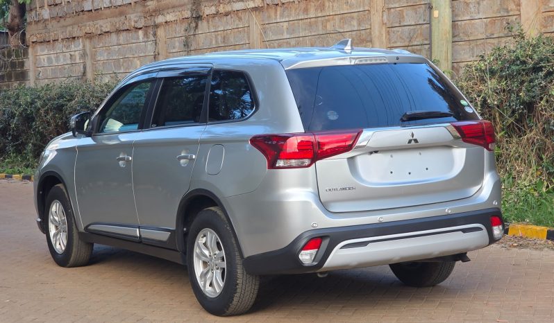 
								Mitsubishi Outlander full									