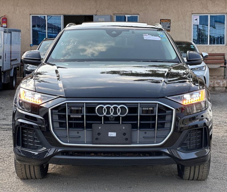 
								Audi Q8 full									