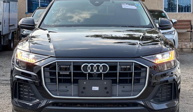 
								Audi Q8 full									