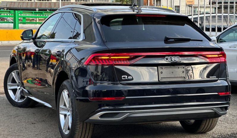 
								Audi Q8 full									