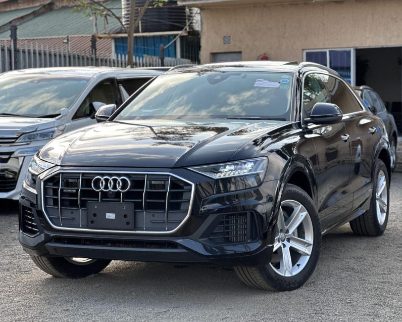 
								Audi Q8 full									