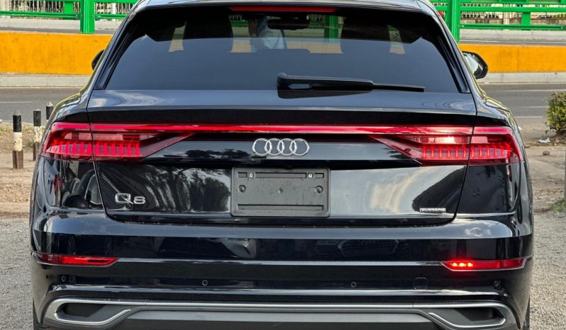 
								Audi Q8 full									
