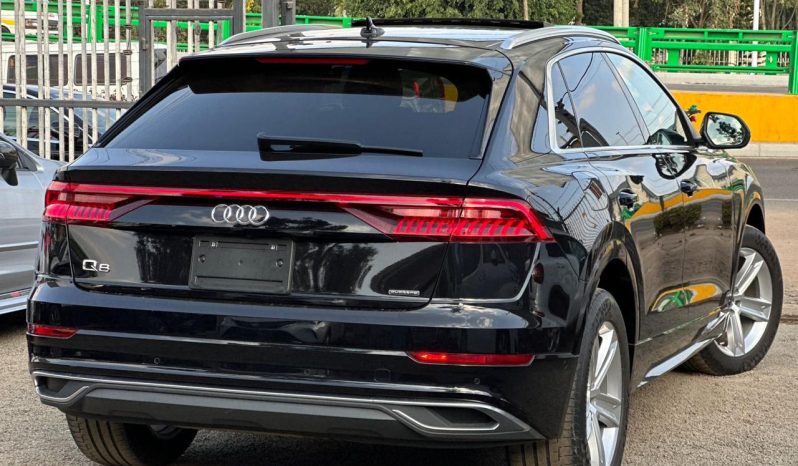 
								Audi Q8 full									