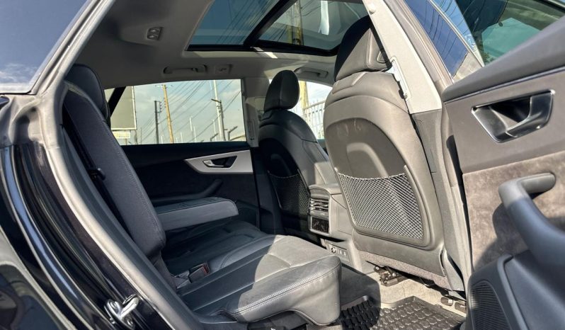 
								Audi Q8 full									