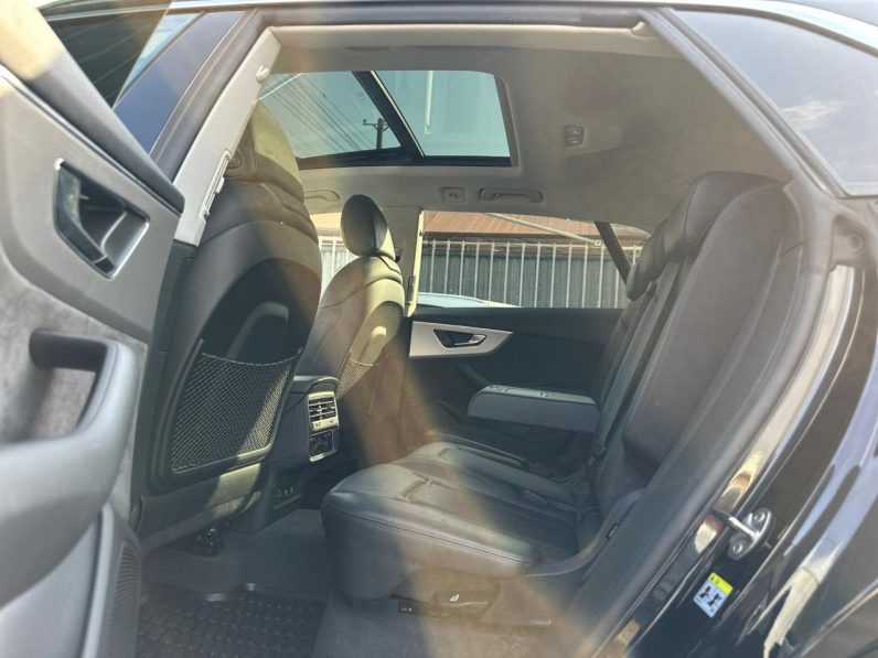 
								Audi Q8 full									