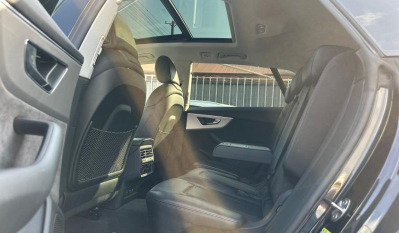 
								Audi Q8 full									