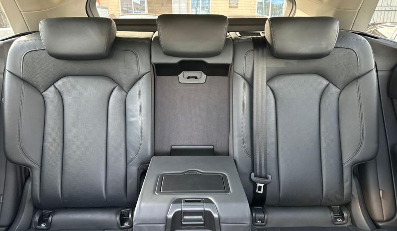 
								Audi Q8 full									