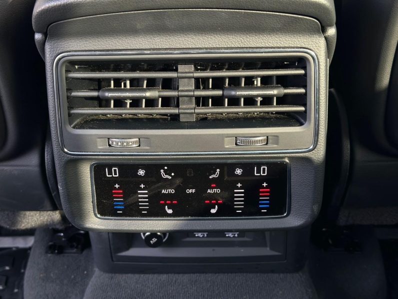 
								Audi Q8 full									