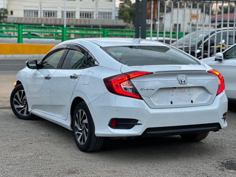 
								Honda Civic Sedan full									