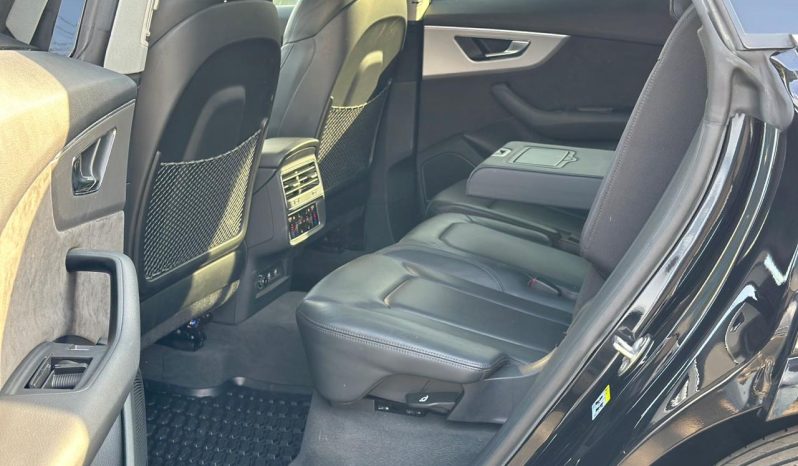 
								Audi Q8 full									
