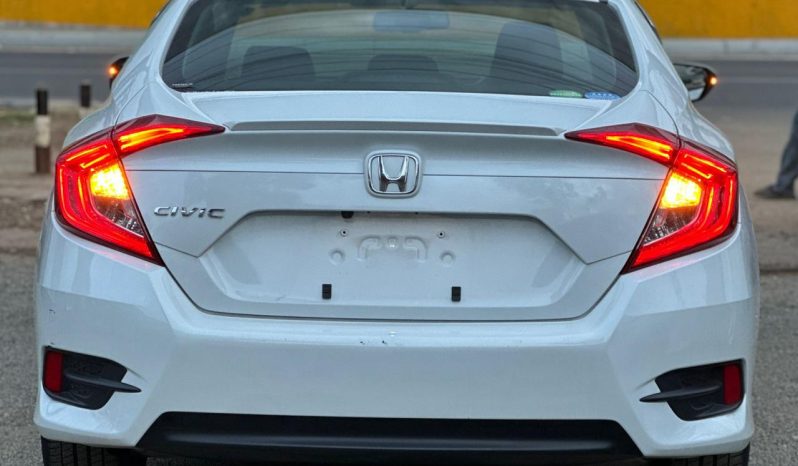 
								Honda Civic Sedan full									