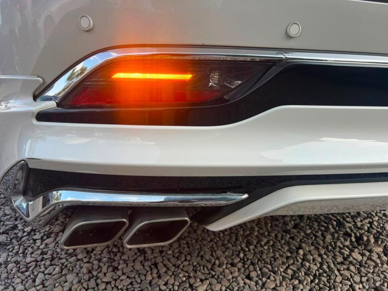 
								Toyota Harrier Z Premium full									