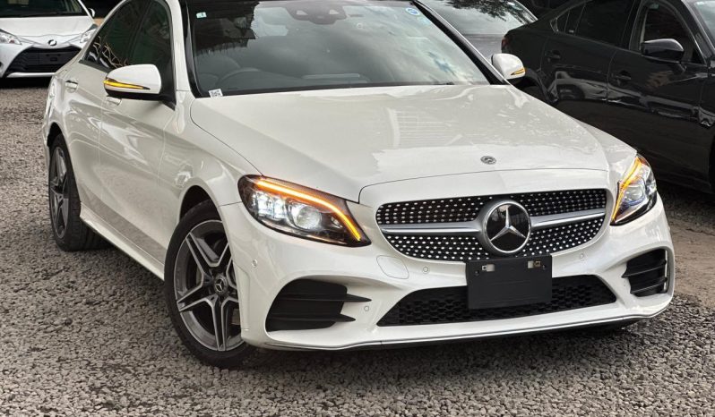 
								Mercedes Benz C200 full									