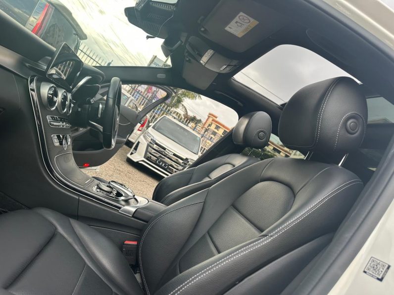 
								Mercedes Benz C200 full									