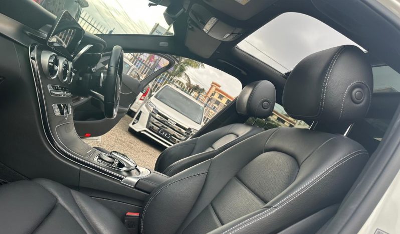 
								Mercedes Benz C200 full									
