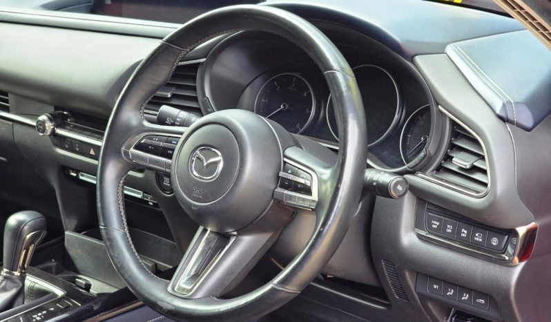 
								Mazda CX30 full									