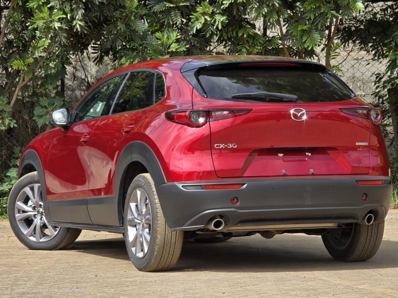 
								Mazda CX30 full									