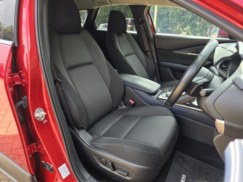 
								Mazda CX30 full									