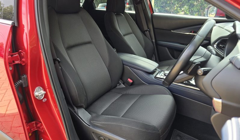 
								Mazda CX30 full									