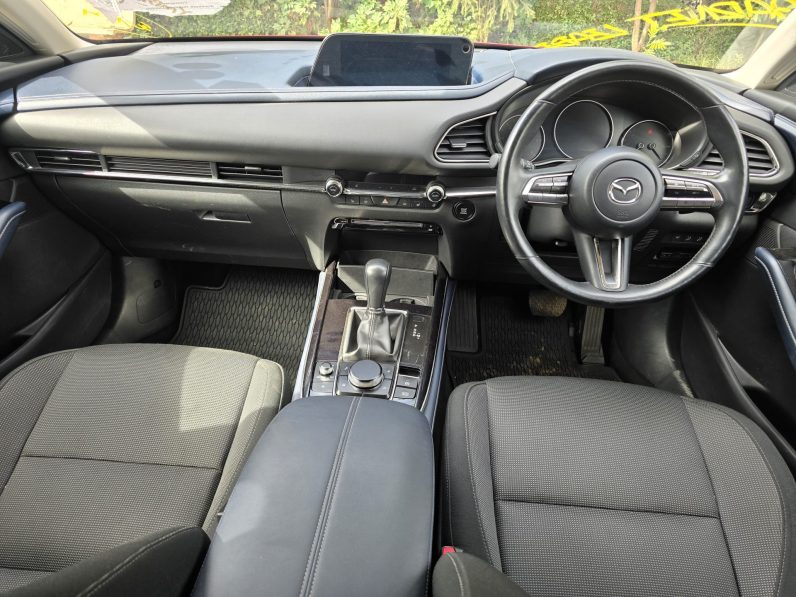 
								Mazda CX30 full									