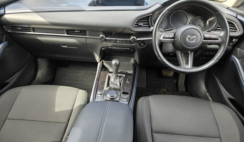 
								Mazda CX30 full									