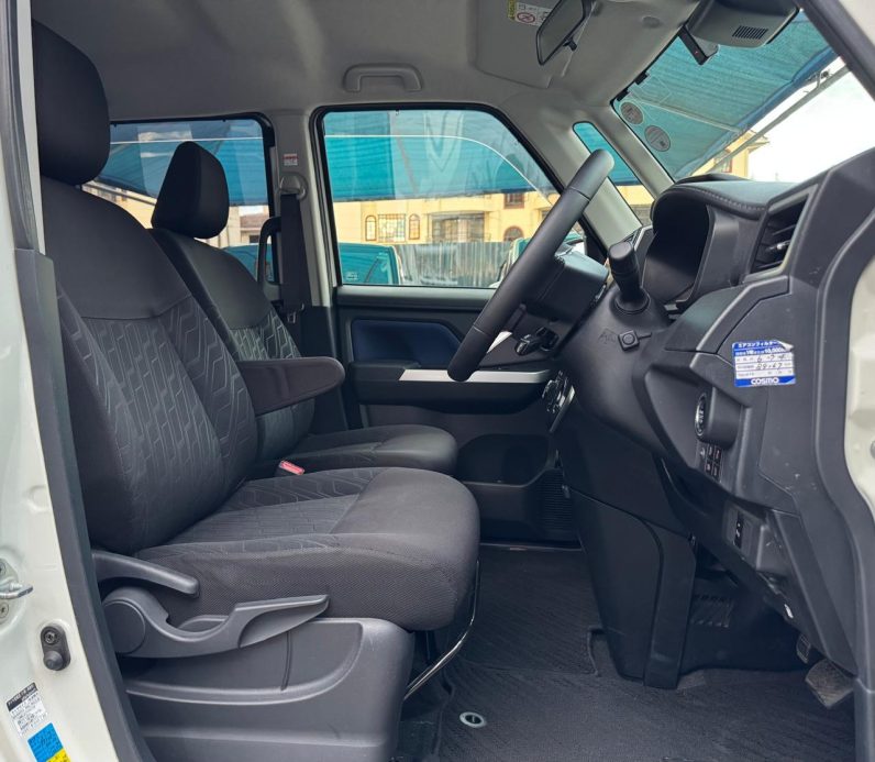 
								Toyota Roomy full									