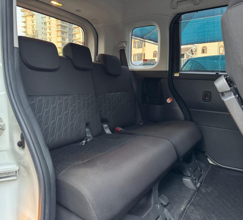 
								Toyota Roomy full									