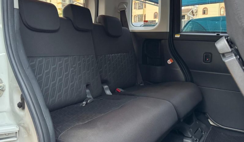 
								Toyota Roomy full									