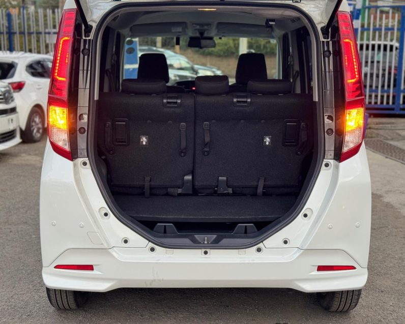 
								Toyota Roomy full									
