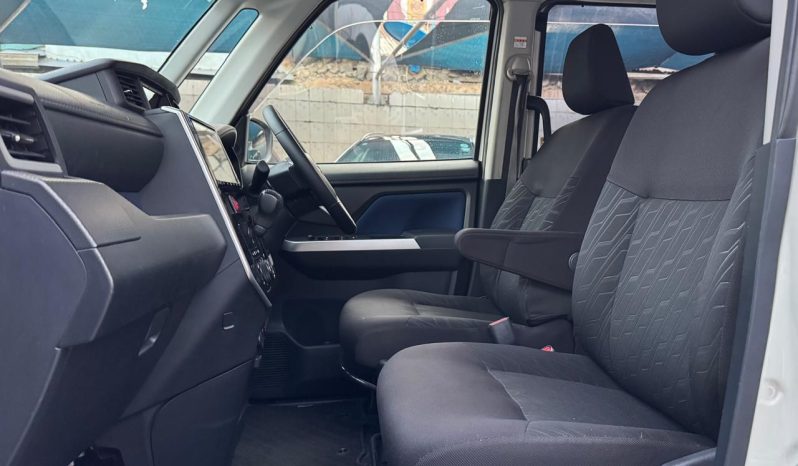 
								Toyota Roomy full									