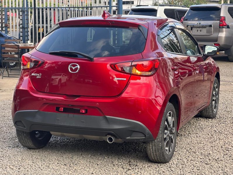 
								Mazda 2 full									