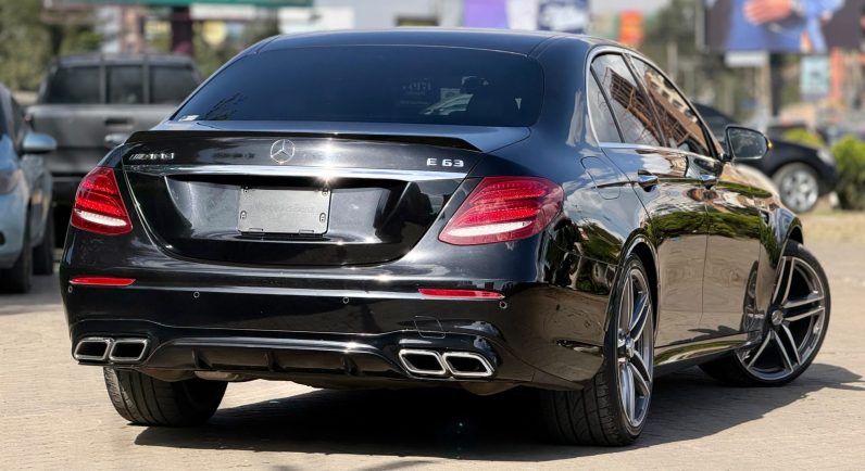 
								Mercedes Benz E63 amg full									