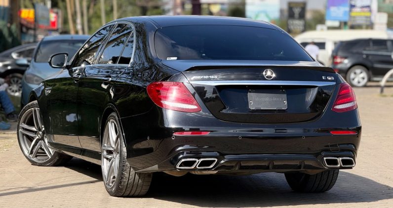 
								Mercedes Benz E63 amg full									