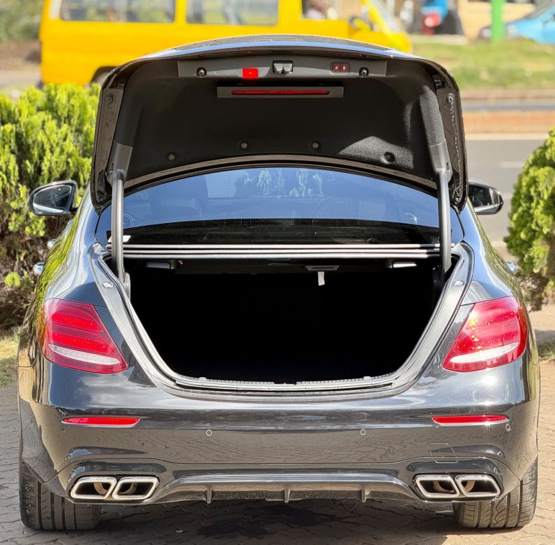 
								Mercedes Benz E63 amg full									