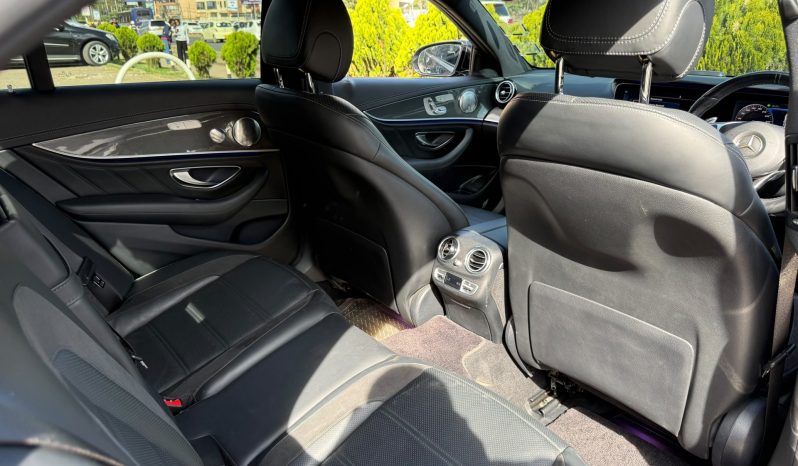 
								Mercedes Benz E63 amg full									